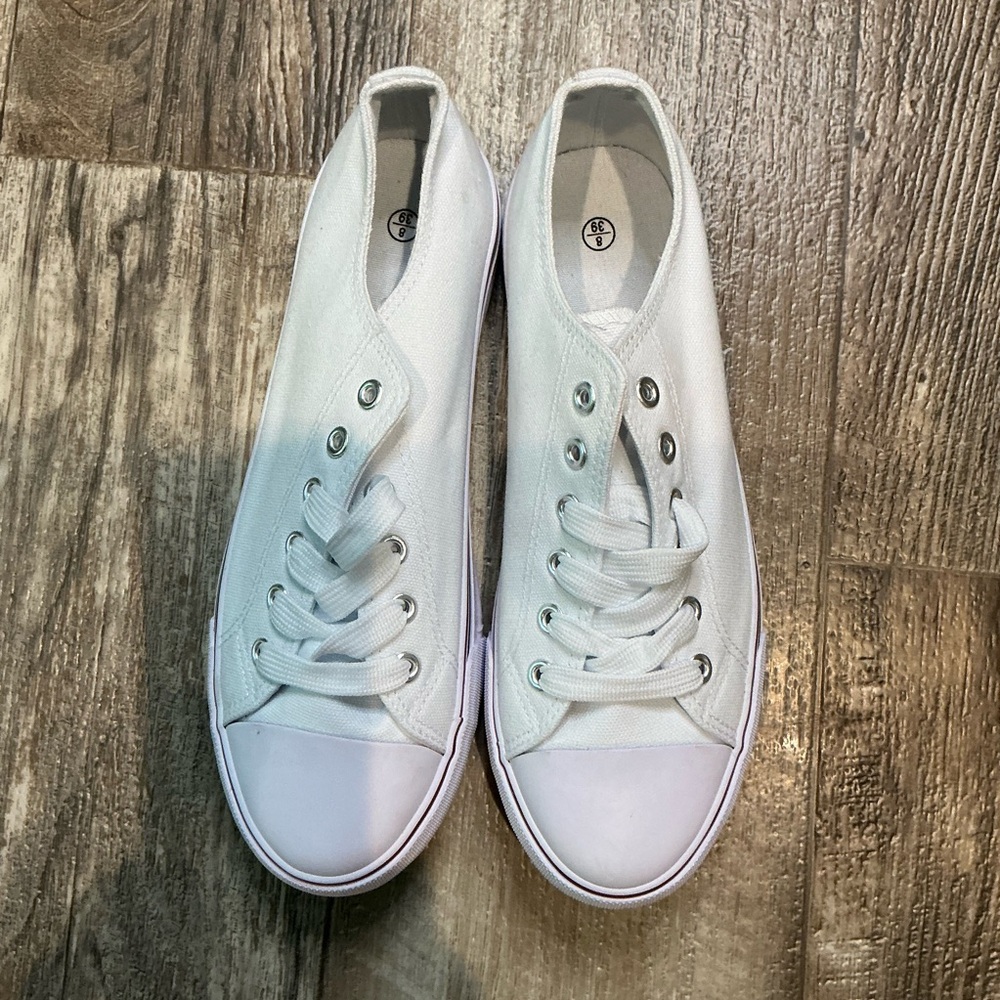 Women’s Classic White Canvas Sneakers Size 8 - Picture 3 of 7